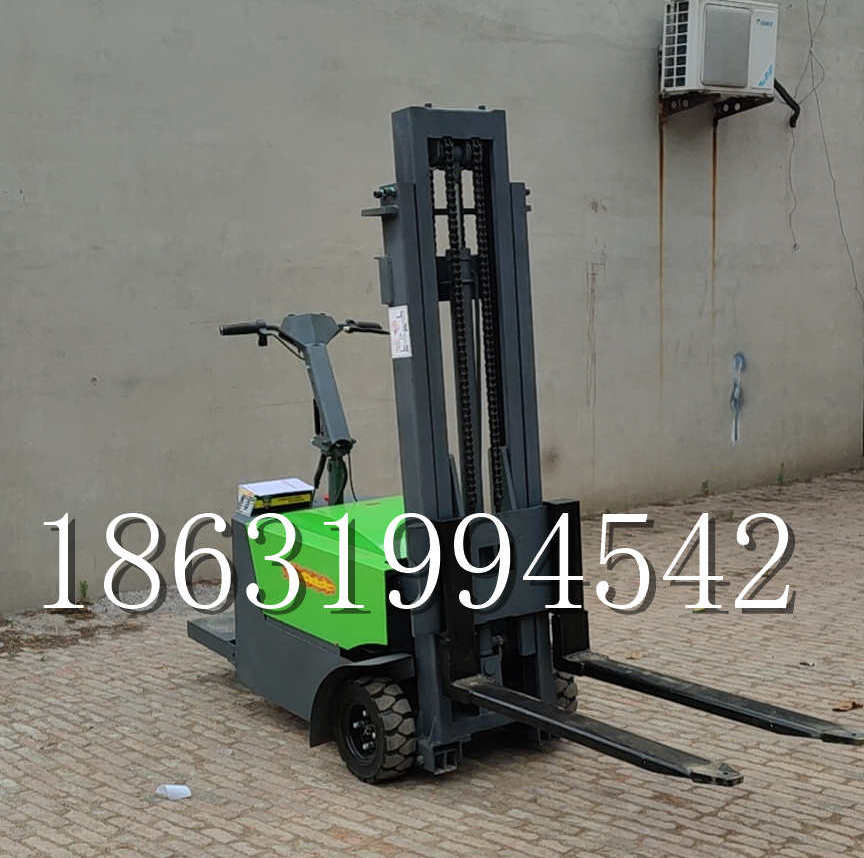潜江市优程全电动叉车插腿式堆高车液压装卸车1.5吨升高小型站驾式铲车
